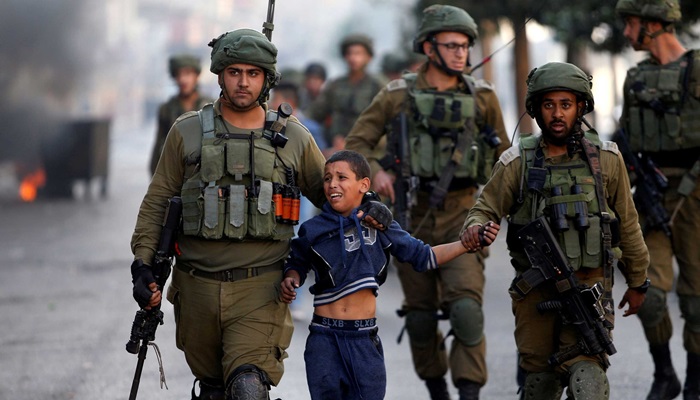 الاحتلال يعتقل 15 مواطنا من الضفة بينهم أطفال
