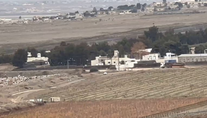 الجيش الإسرائيلي يرسل تعزيزات إلى القنيطرة السورية ويرفع أعلام إسرائيلية في بلدة خضر
