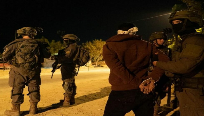 الاحتلال يعتقل سبعة مواطنين من الضفة
