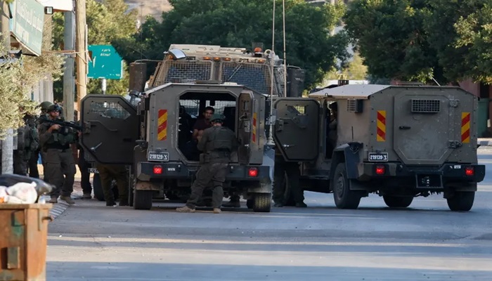 الاحتلال يشن حملة مداهمات واسعة في كفل حارس ودير استيا
