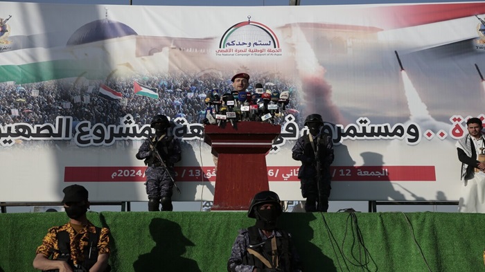الحوثيون يعلنون ضرب