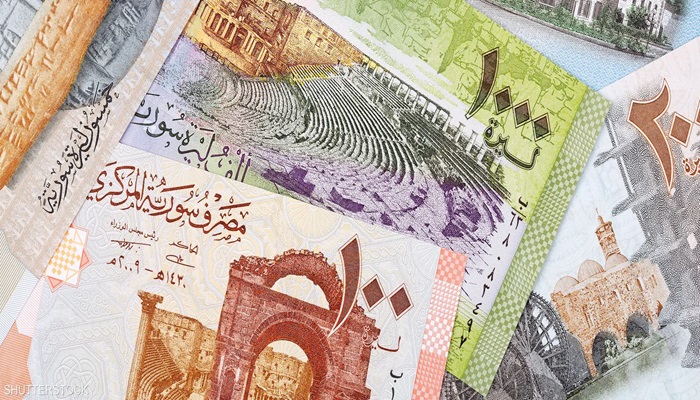تلامس قاعا غير مسبوق.. الليرة السورية تنهار بعد سقوط النظام