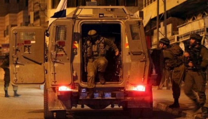 قوات الاحتلال تعتقل ٢٠  مواطنا من الضفة بينهم طفل 
