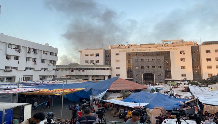 الهلال الأحمر: الإتصالات انقطعت تماماً مع مجمع الشفاء الطبي
