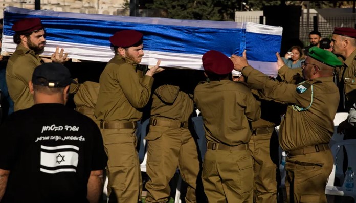 الاحتلال يعترف بمقتل ضابط جديد في غزة 
