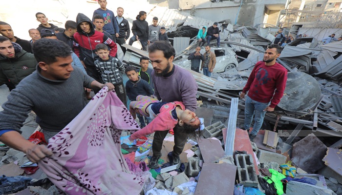 عشرات الشهداء والجرحى في قصف الاحتلال المتواصل على قطاع غزة