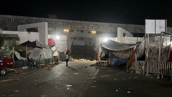 جيش الاحتلال يفجر مبنى في مجمع الشفاء الطبي بمدينة غزة
