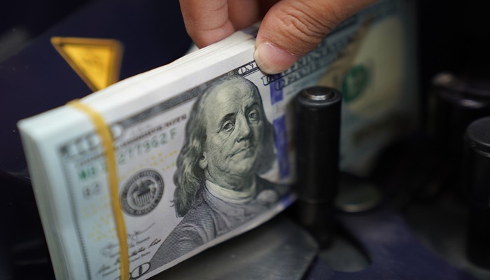 الدولار يضعف مع دعم الصين واليابان لعملتيهما
