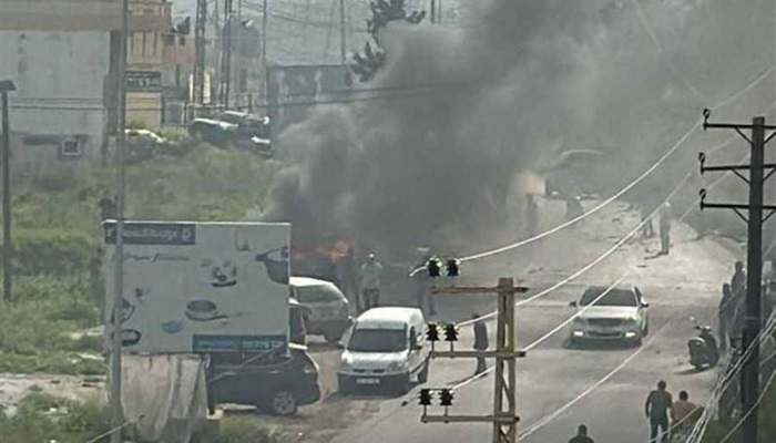 مسيّرة إسرائيليّة تستهدف سيارة على طريق البازورية جنوبي لبنان وأنباء عن شهيد 
