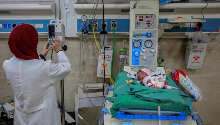 بسبب حرب التجويع.. استشهاد 15 طفلا بمستشفى كمال عدوان 

