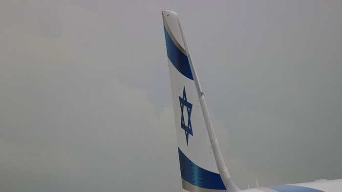 طيار إسرائيلي يتحرش جنسيا بمضيفة في أثناء حرب غزة
