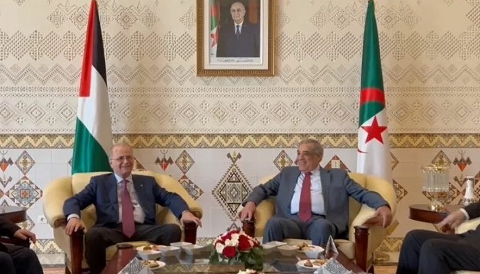 رئيس الوزراء الفلسطيني يصل إلى الجزائر في زيارة رسمية تستمر يومين
