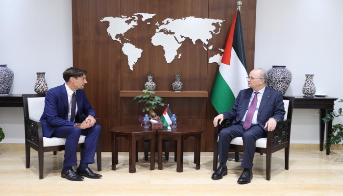 رئيس الوزراء يلتقي ممثل الاتحاد الأوروبي لدى فلسطين
