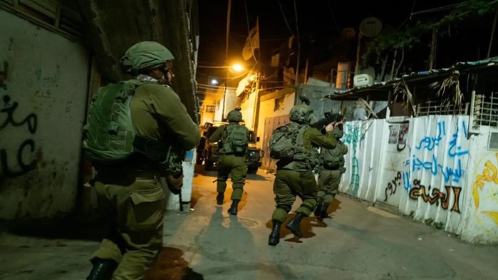 قوات الاحتلال تشن حملة اقتحامات واعتقالات في الضفة الغربية
