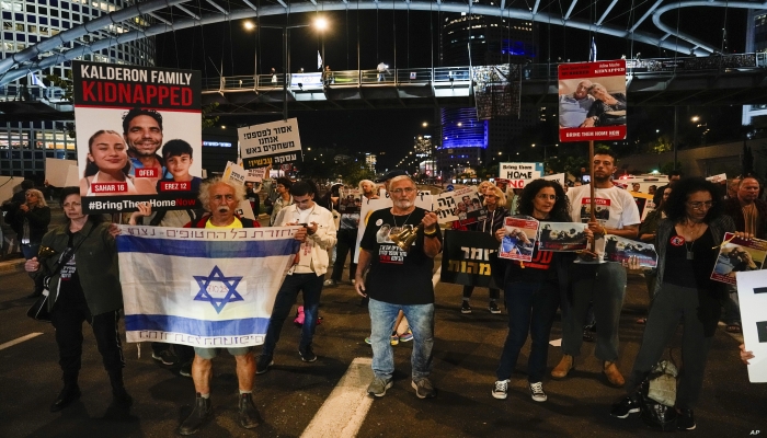 مظاهرات حاشدة في تل أبيب مناهضة للحكومة ومطالبة بانتخابات مبكرة وإطلاق سراح الأسرى
