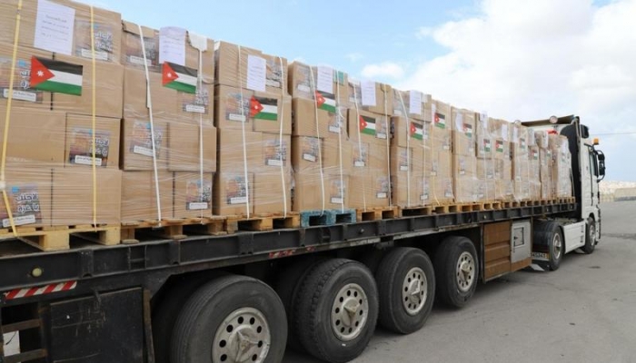 الأردن يسير أكبر قافلة مساعدات برية لغزة