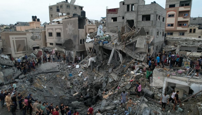 14 شهيدا في قصف للاحتلال على مخيم النصيرات وسط قطاع غزة
