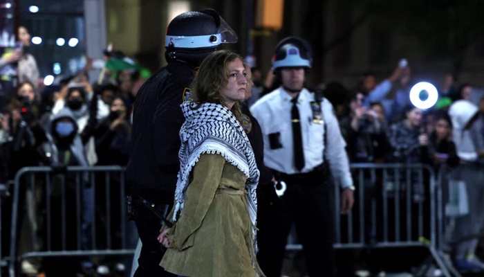 شرطة نيويورك تخلي مبنى بجامعة كولومبيا من مؤيدون للفلسطينيين

