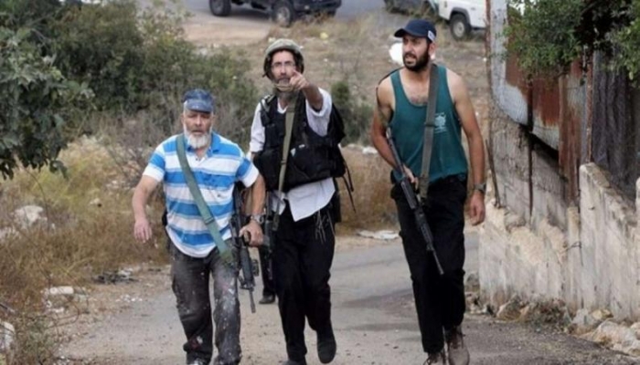 مستوطنون يهاجمون المواطنين بالرصاص الحيّ في بلدة عصيرة