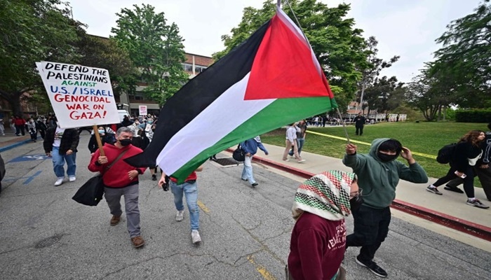 طلاب جامعة كاليفورنيا