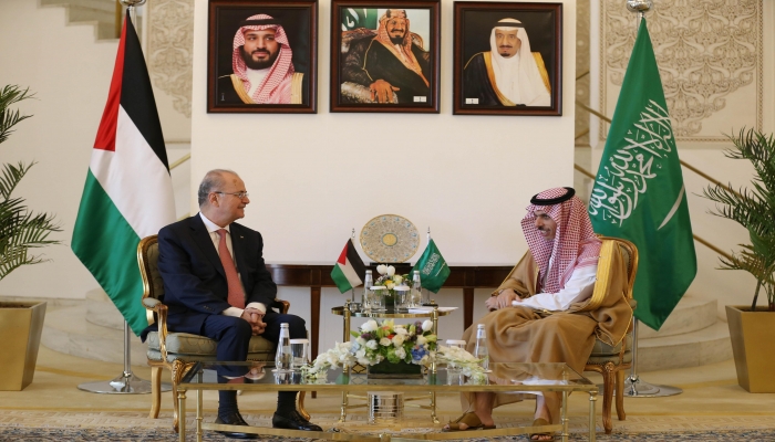 تفاصيل لقاء رئيس الوزراء بوزير الخارجية السعودي