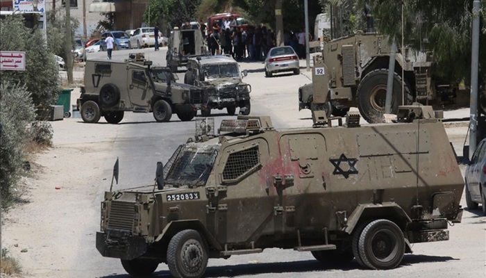 مداهمات واعتقال عشرات الفلسطينيين بالضفة
