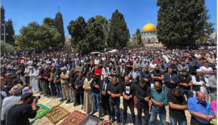 30 ألفا يؤدون صلاة الجمعة في المسجد الأقصى
