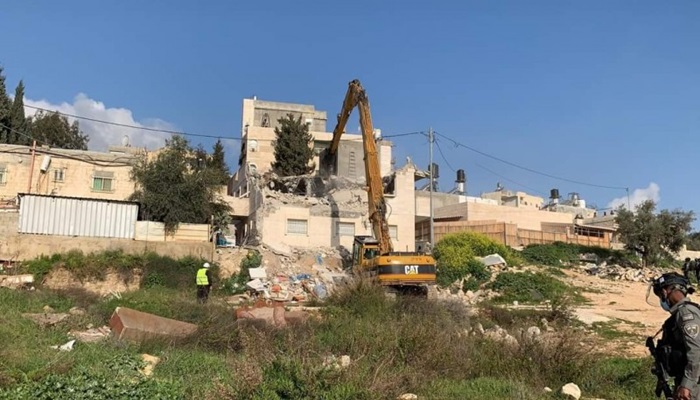 الاحتلال يهدم منزلا في بلدة سلوان جنوب المسجد الأقصى
