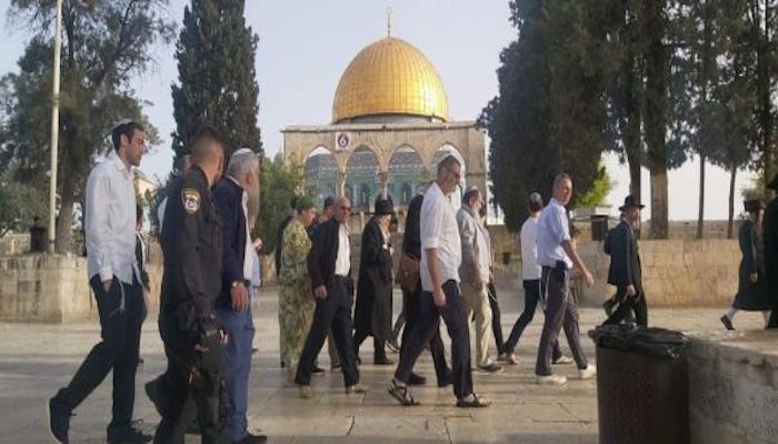 محافظة القدس: انتهاكات الاحتلال ومستوطنيه في القدس مقدمة للتقسيم المكاني للأقصى