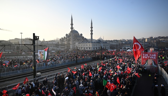 إسطنبول: الآلاف يتظاهرون تنديدا باستمرار جرائم الاحتلال ودعما لفلسطين
