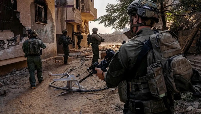 ملاحقة جنود جيش الاحتلال