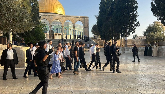 مستوطنون يقتحمون المسجد الأقصى في اليوم السابع من 