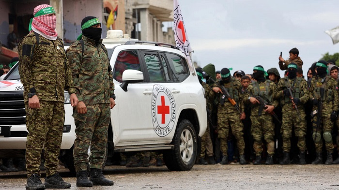 الصليب الأحمر يتسلم الدفعة الثانية من المحتجزين الإسرائيليين في قطاع غزة
