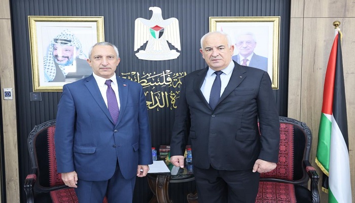 الوزير برهم يوقع اتفاقيات مع عدد من جامعات غزة لدعم الطلبة
