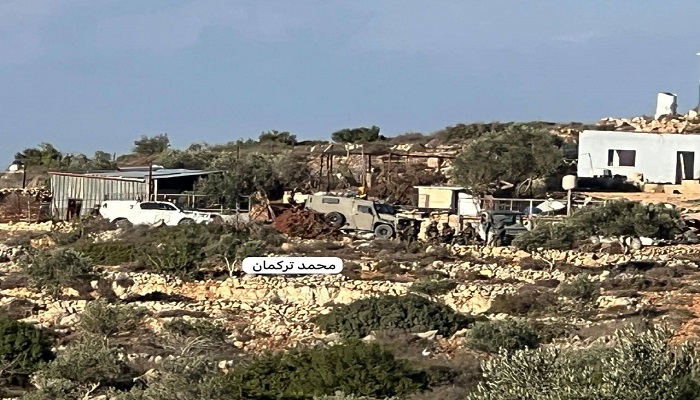 الاحتلال يطلق الرصاص تجاه قاطفي الزيتون في كوبر