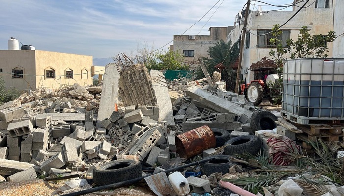 الاحتلال يفجر شقة سكنية في طوباس  
