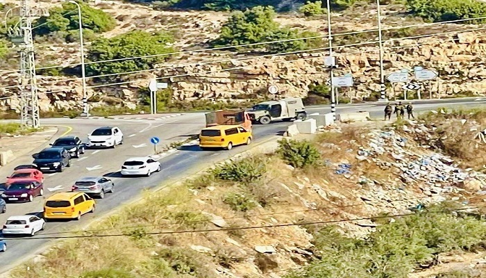 الاحتلال يغلق بوابة عطارة وينصب حاجزا قرب النبي صالح 