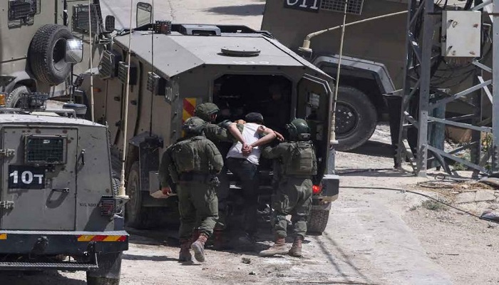 الاحتلال يشن حملة اعتقالات واسعة فجر الجمعة