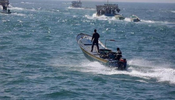 الاحتلال يعتقل 3 صيادين من بحر غزة وينسف منازل للسكان
