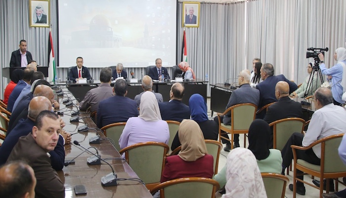 اليوم العالمي للمعلم.. دعوات لحماية المعلمين الفلسطينيين