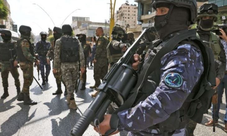 اعتقال مطلوب في قضايا نصب واحتيال بقيمة مليون شيقل في الخليل

