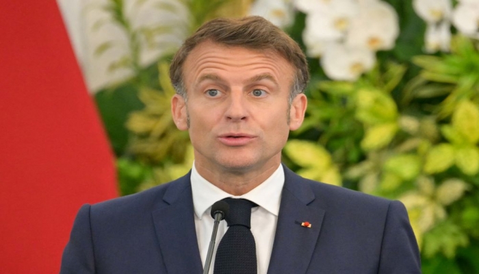 ماكرون: نبحث في باريس