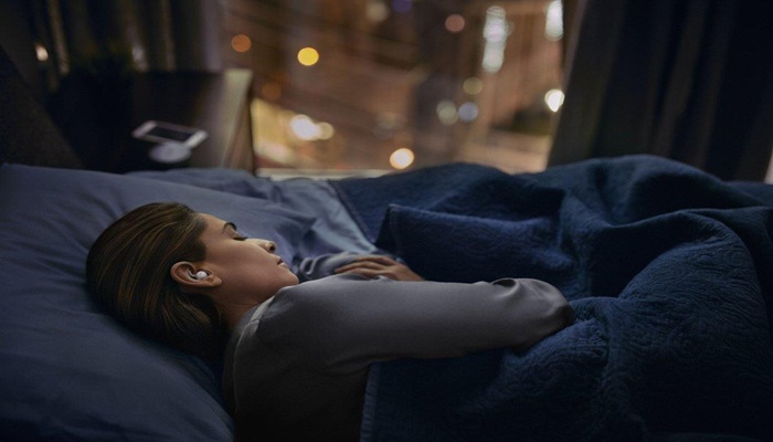 النوم بسماعات الأذن