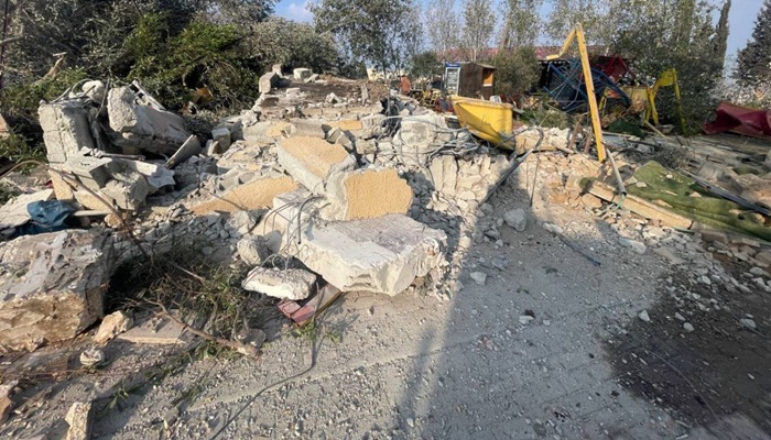 الاحتلال يهدم ويجرف