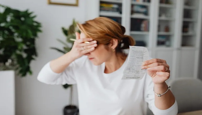  دراسة: انخفاض الدخل يرفع خطر الإصابة بالخرف 