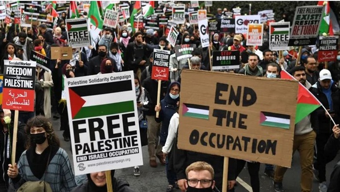 بريطانيا: 25 ألف توقيع