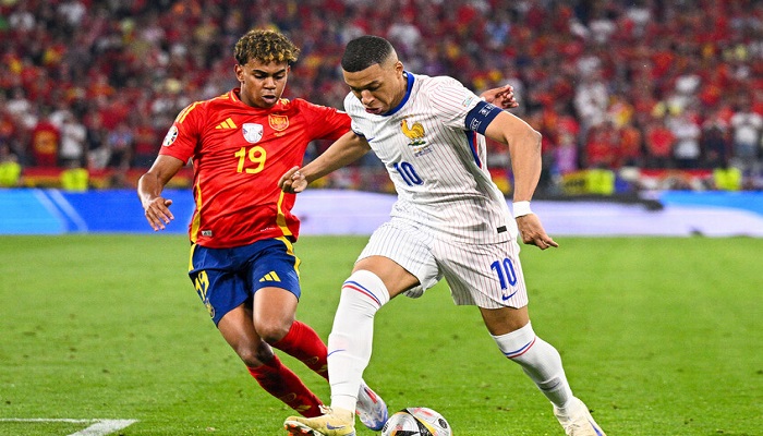 لامين جمال يحطم رقم