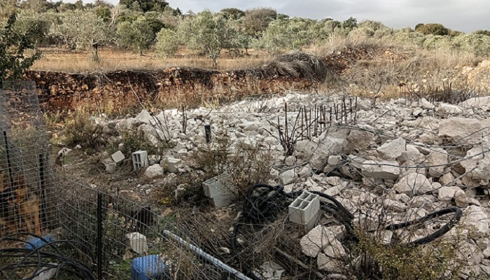 سلطات الاحتلال تهدم