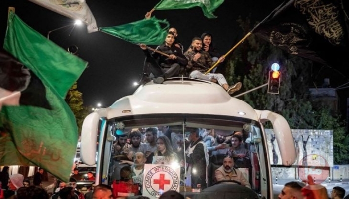 بينهم أسيرتان محررتان.. الاحتلال يقرر إبعاد 3 ناشطين مقدسيين بشكل نهائي

