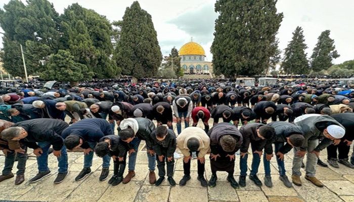 40 ألفا يؤدون صلاة الجمعة في المسجد الأقصى
